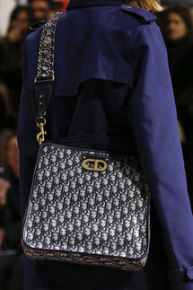 Details Christian Dior , Details Dior Fall 2018 Ready-to-Wear , Детали показа Кристиан Диор , Детали показа Диор осень зима 2018 , Fashion show , неделя моды в Париже , PFW , Мария Грация Кьюри , Mainstyles